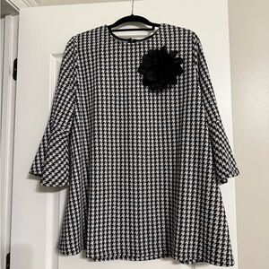 Elegant Houndstooth Tunic with Black Floral Accent